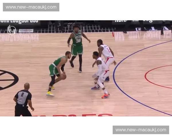 骑士防守轮转速度提升 成功限制活塞外线投射 骑士防守轮转速度提升 成功限制活塞外线投射